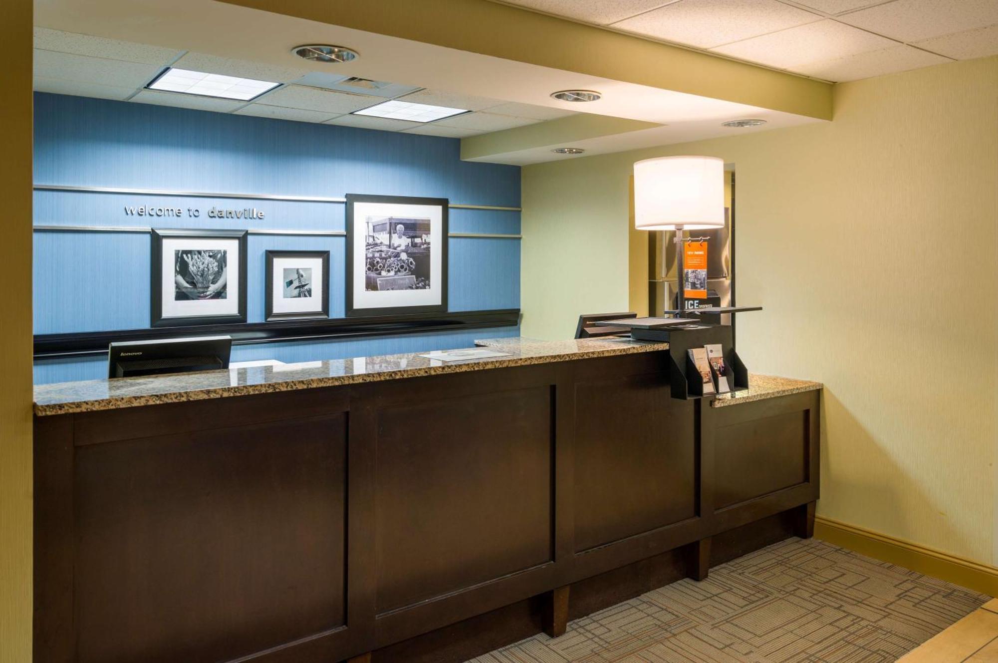 Hampton Inn Danville Bagian luar foto