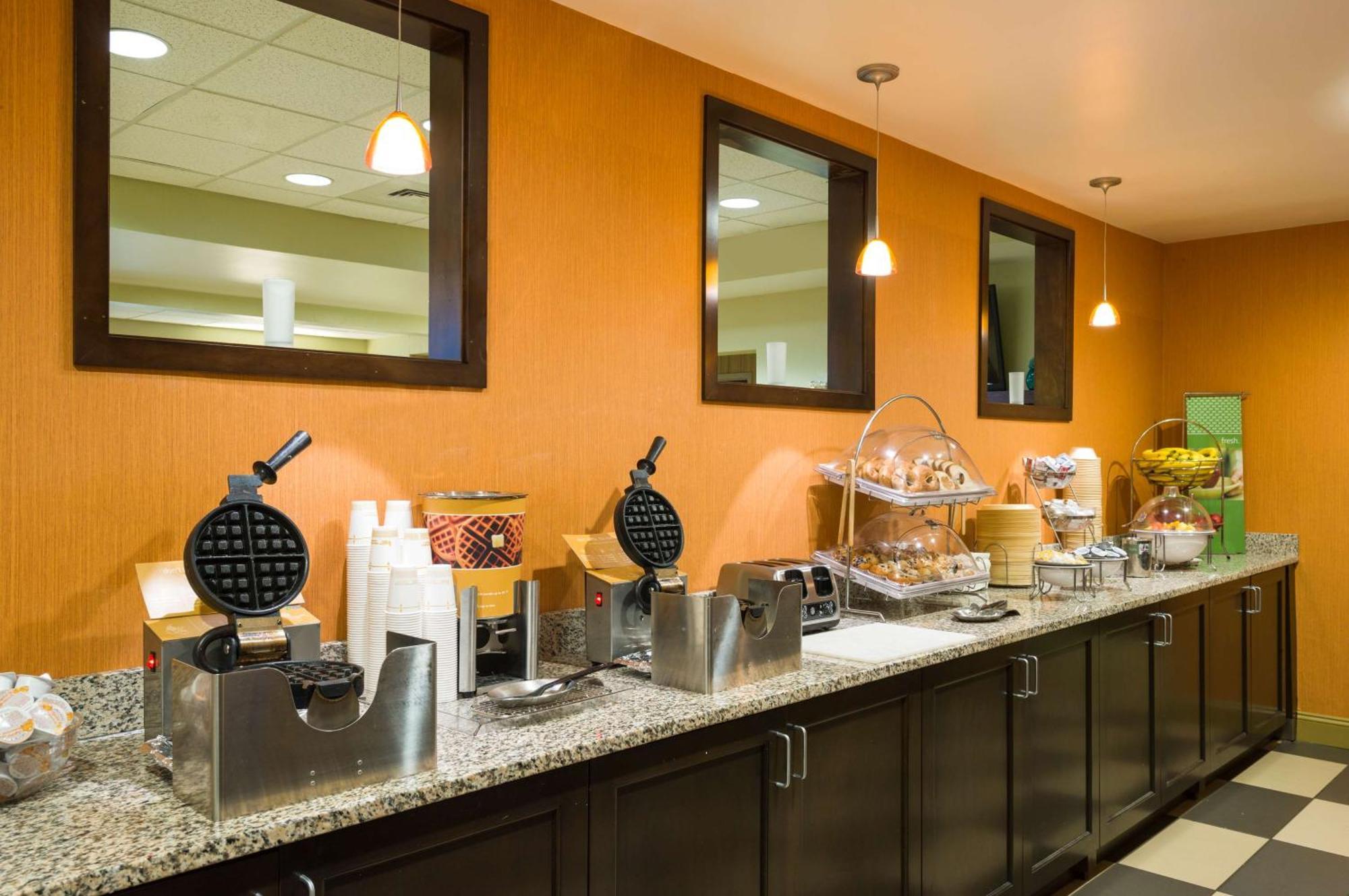 Hampton Inn Danville Bagian luar foto