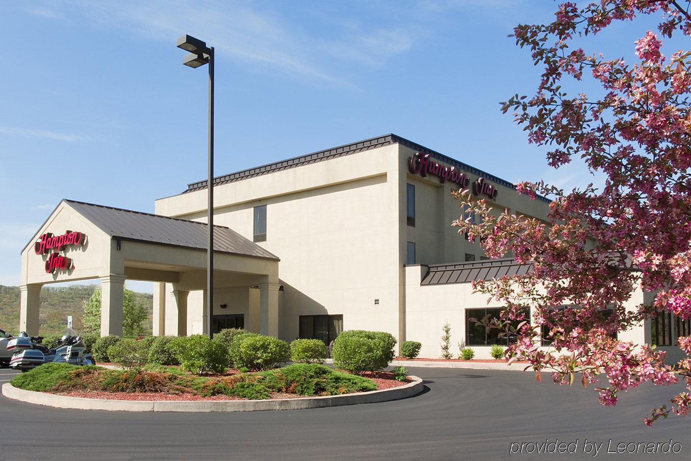 Hampton Inn Danville Bagian luar foto