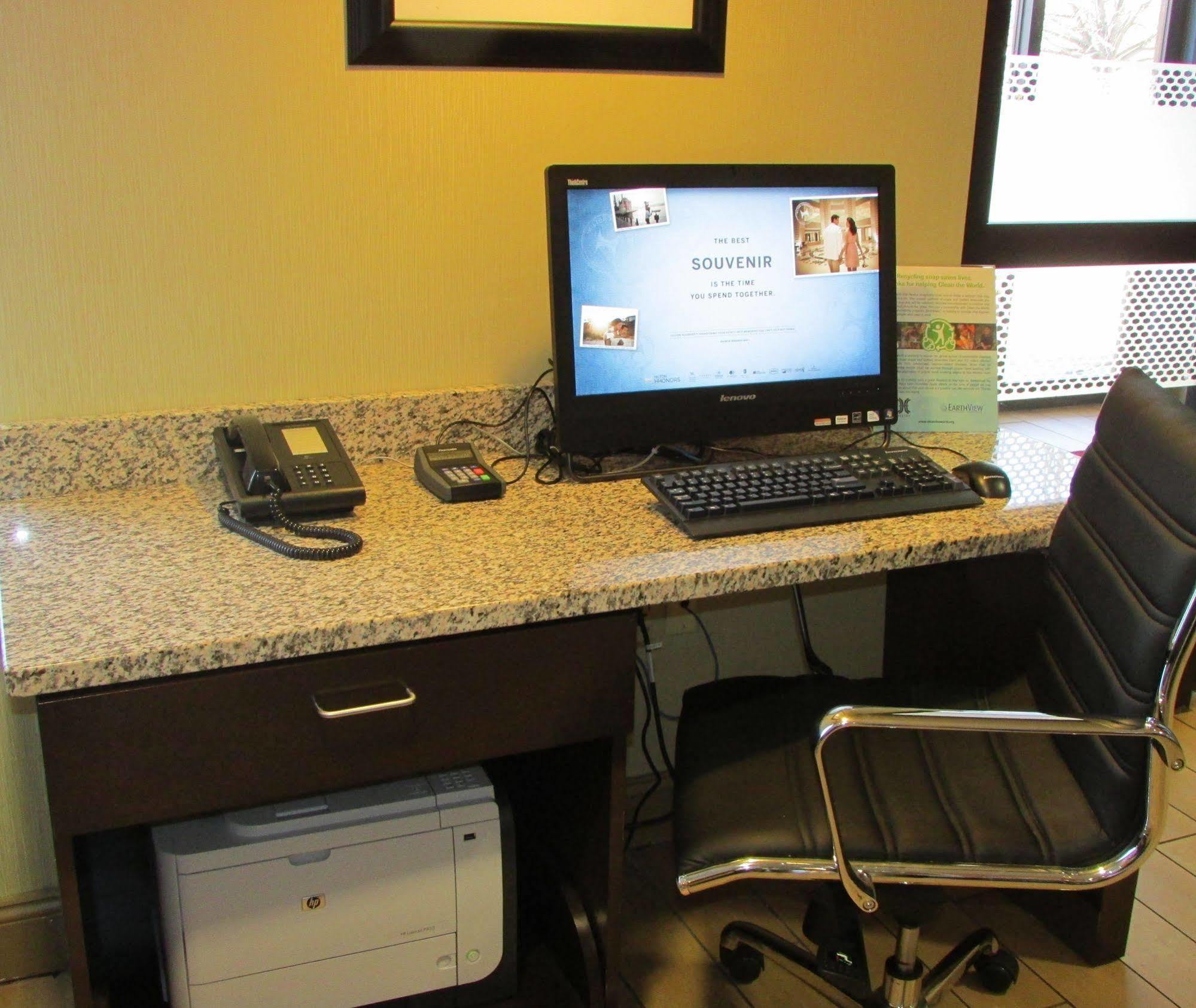 Hampton Inn Danville Bagian luar foto